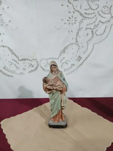 Antiga Nossa Senhora com Menino Jesus de Estuque