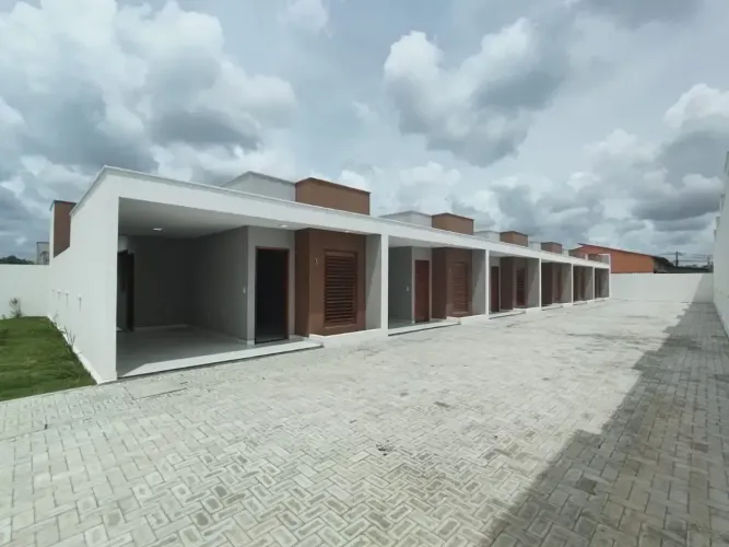 Casas com 2/4 no loteamento Horizontes