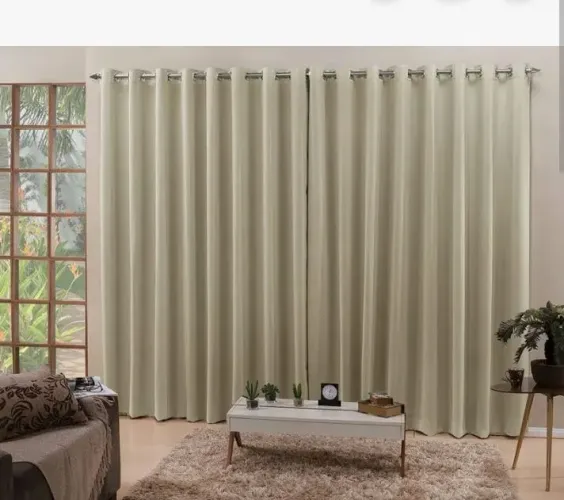 vende uma cortina com blakaute seminova. poucos dias de uso.material grosso resistente