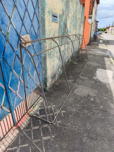 Estrutura de ferro para toldo