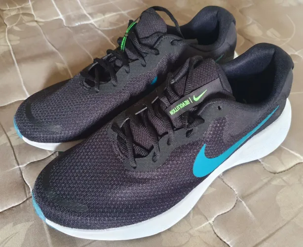 Tênis Nike Revolution 7