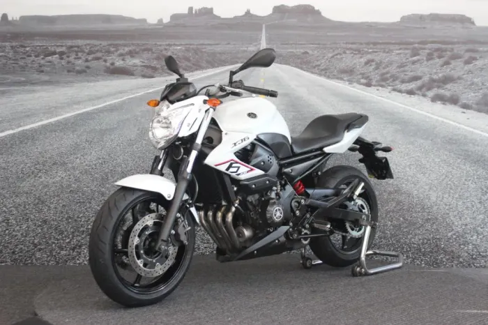 YAMAHA XJ6 N/ABS 2012
