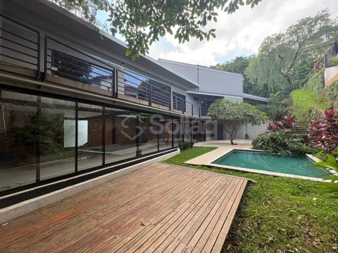 Casa para locação no condomínio Chácaras Flora em Valinhos, interior de São Paulo.