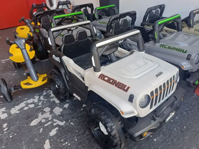 Carro infantil Jeep a bateria com controle dos pais