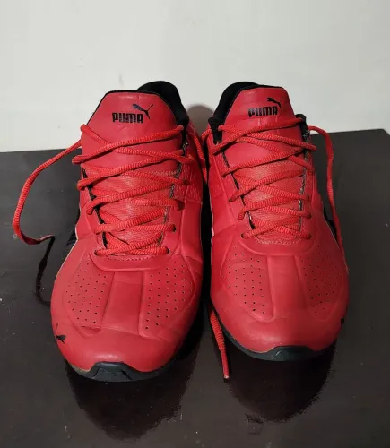 Tênis puma esportivo vermelho