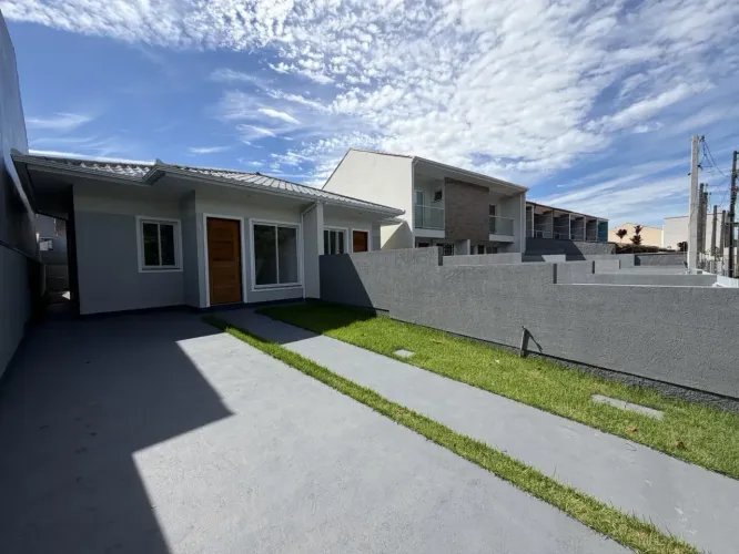 Casa Geminada com 02 Dormitórios (01 Suíte)  Jardim Botânico | São José/SC