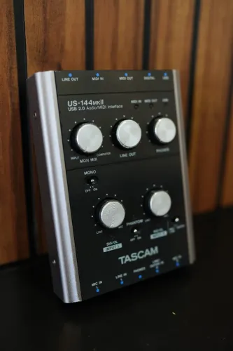 Interface de Audio Tascam US-144 Mark II