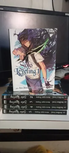 Vendo mangás Solo leveling 1-5 perfeitas condições