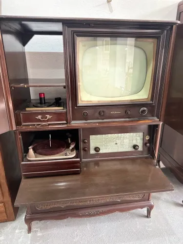 Móvel com tv vintage