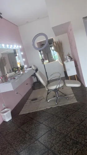 Cadeira reclinável para maquiagem 