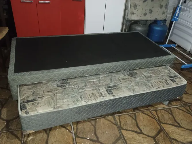 Vendo box com auxiliar de solteiro. Valor 150,00