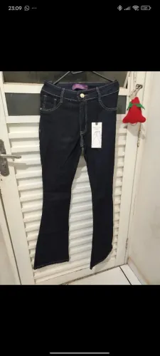 Calca jeans escuro cintura alta flare