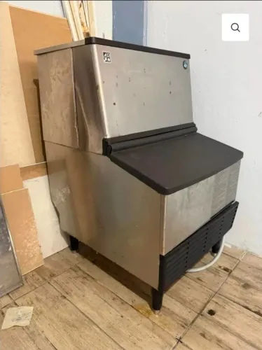 Maquina de gelo 145k ! Perfeito estado, quase sem uso.