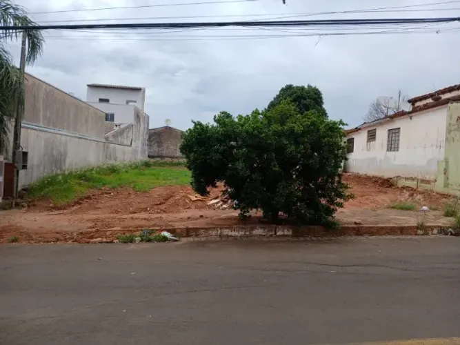 Tupã - SP - Imóvel à venda no Centro - Rua Goitacazes, terreno 375m²