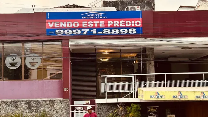 Gravatá Vendo Prédio Comercial Rua Cleto Campelo, 180 enfrente a Câmera dos Vereadores de
