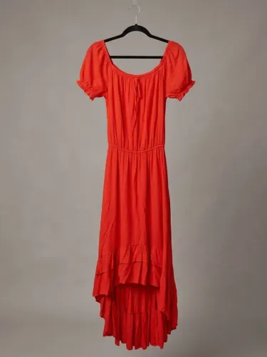 Vestido vermelho,mullet,longo atrás curto na frente,T:M.