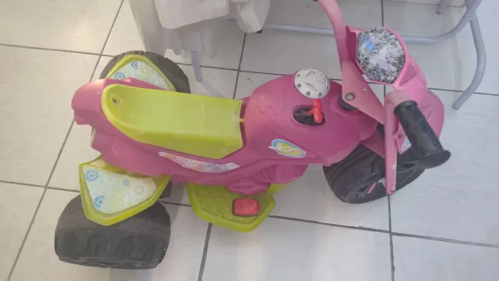 Moto elétrica infantil 