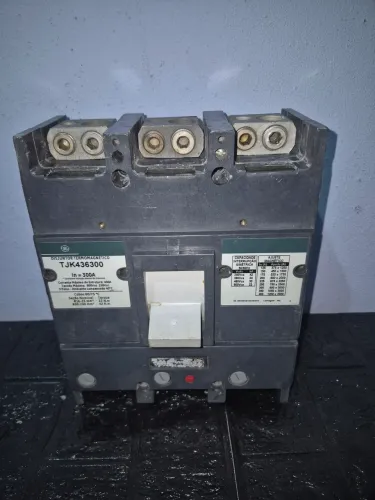 Disjuntor Ge Tjk436300 300a Tripolar