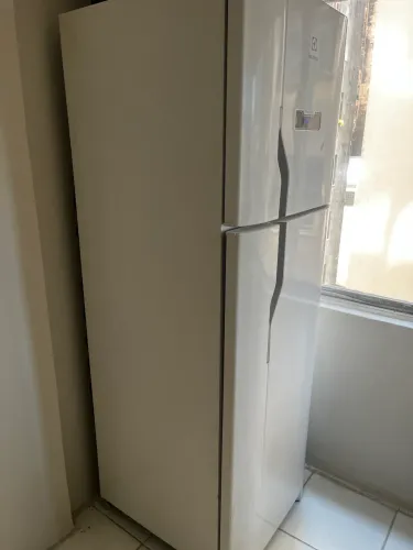 Geladeira EletroLux 371L