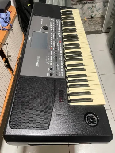 TECLADO KORG PA600