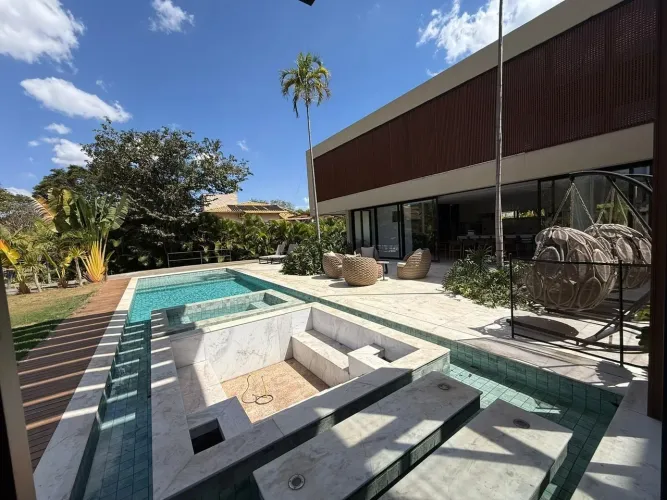 Residencial Aldeia do Vale - Moderno Sobrado mobiliado e decorado 5 suítes à Venda no Resi