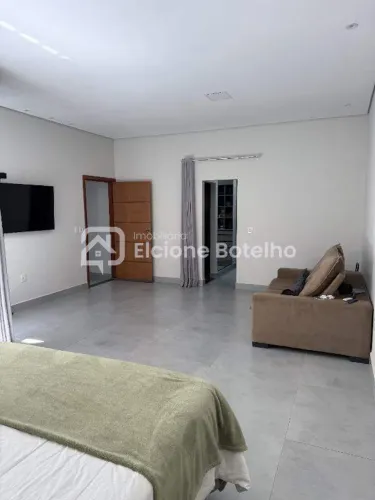 Casa à venda no Bairro Luizote de Freitas, em Uberlândia-MG
