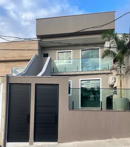 Linda Casa em condomínio fechado