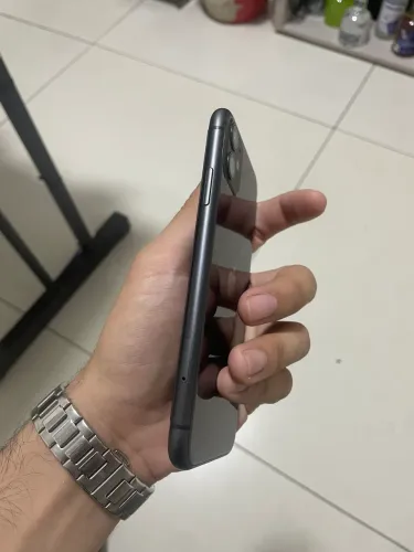 iPhone 11 muito conservado