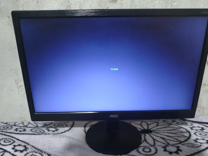Monitor AOC 18.5" LED (HDMI / VGA) - Perfeito Estado