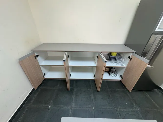 Buffet com portas de 2,10