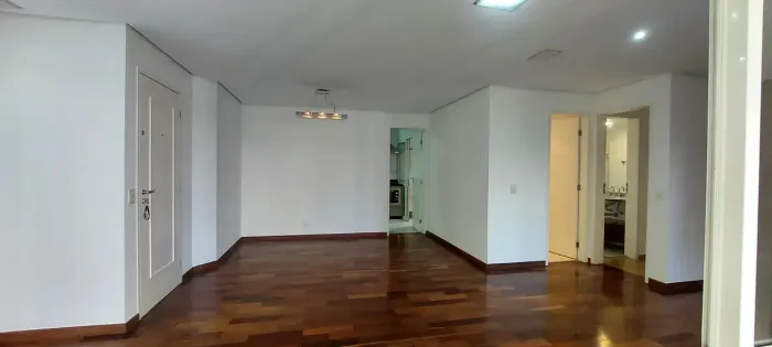 Imóvel para aluguel possui 130 metros quadrados com 3 quartos em Moema - São Paulo - SP