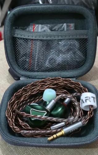 Fone de Ouvido ARTTI R1