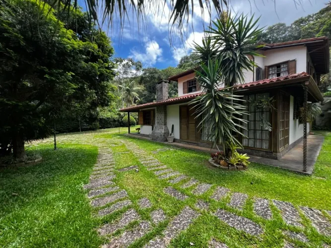 Linda chácara, próximo ao centro da cidade - Chácara do Paraíso - Nova Friburgo