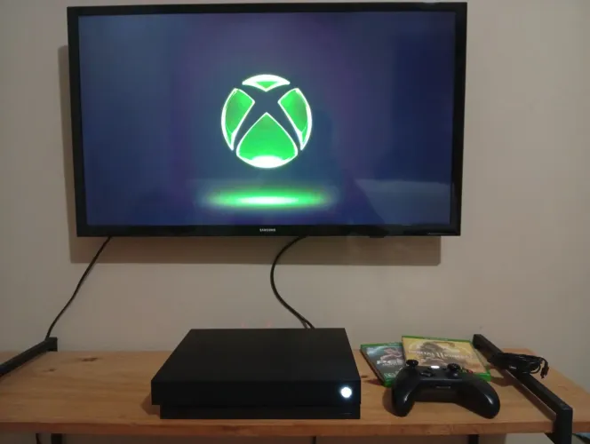 Xbox One X - 1TB