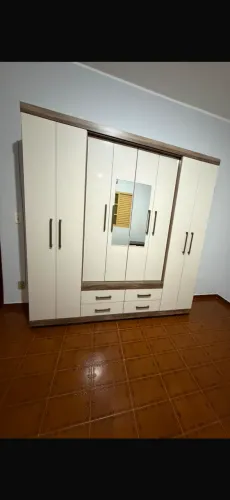Guarda roupa 8 portas e 4 gavetas