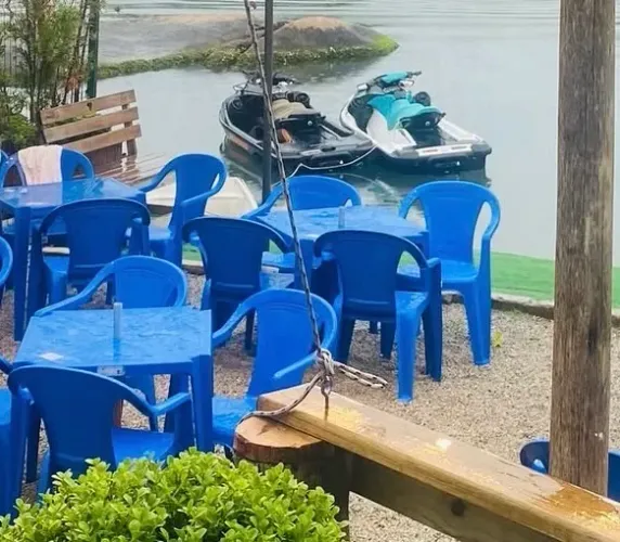 Mesas plásticas com 4 cadeiras