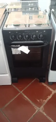 Fogão braslar preto de 4 bocas semi novo 
