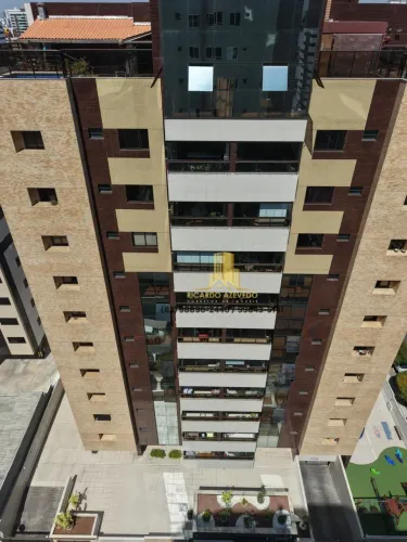 Apartamento com 147m² na Jatiúca com 03 suítes, dce, 02 vagas e varanda gourmet