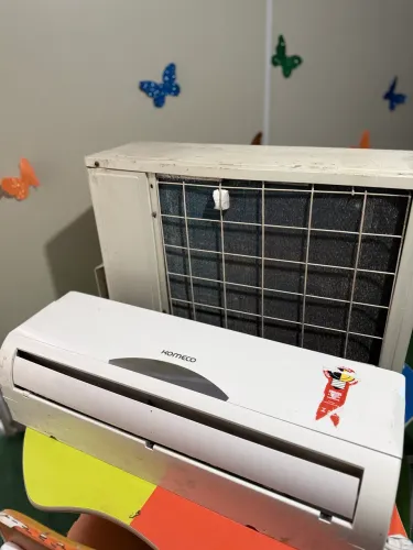 Ar-Condicionado Komeco 9.000 BTUs 220V - Completo