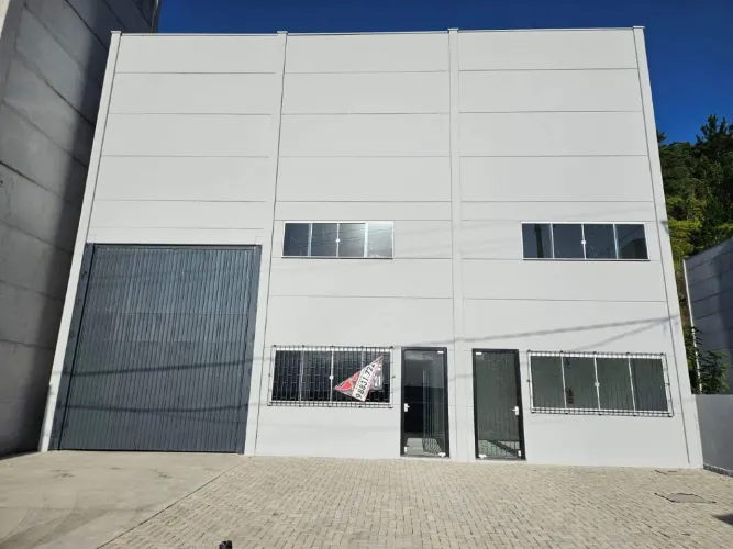 Galpão/Depósito/Armazém para aluguel com 550 metros quadrados em Aririú - Palhoça - SC