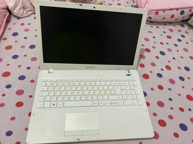 Notebook com Botão Power Quebrado - Não Liga - Venda para retirada de peças