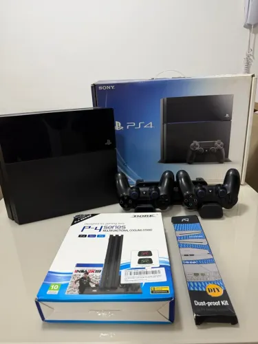 Vendo PS4 FAT + 2 Controles Originais + Acessórios + 5 Jogos