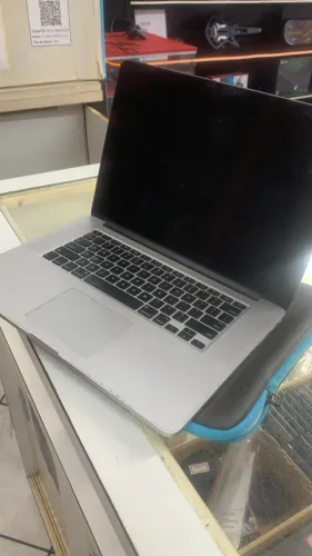 MacBook Pro a1398 i7 / 16gb / SSD 512gb
