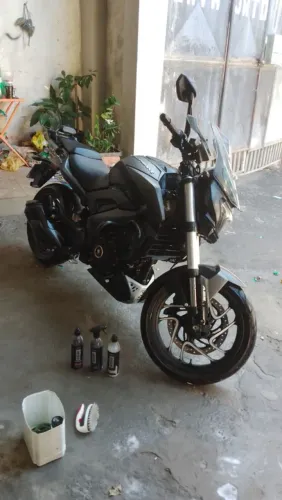 Dominar 400 muito nova