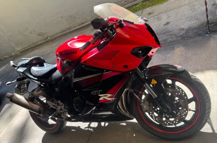 Comet GT 250R 2011 - Apenas 23 mil km + Kit Equipamentos Completo!