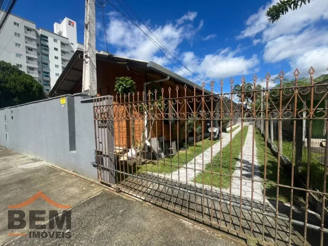 Casa para locação no bairro Cordeiros, em Itajaí, com 86 m² e 3 quartos