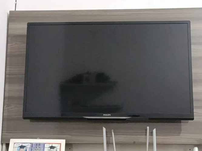 TV Philips 39 Polegadas Full HD - Ótimo Estado + Controle Remoto