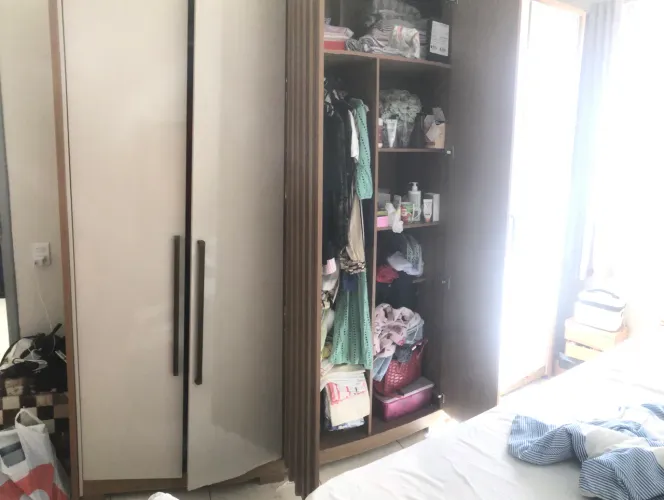 Guarda roupas de luxo! Seminovo , muito conservado