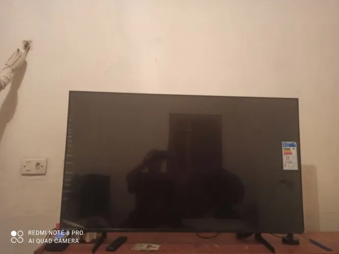 Vendo TV Samsung 43", nova na caixa e com seguro bemol.