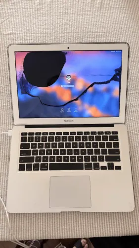 Macbook Air 2012 - Com defeito na tela